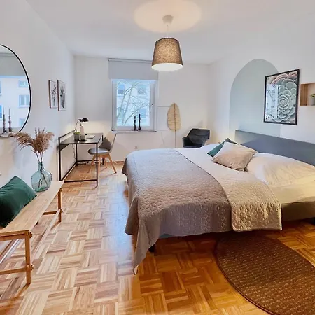 Apartment Emerald Apartment: Free Parking + Netflix + Bathtub *
