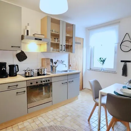 Emerald Apartment: Free Parking + Netflix + Bathtub Essen