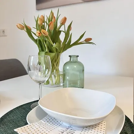 Emerald Apartment: Free Parking + Netflix + Bathtub Essen